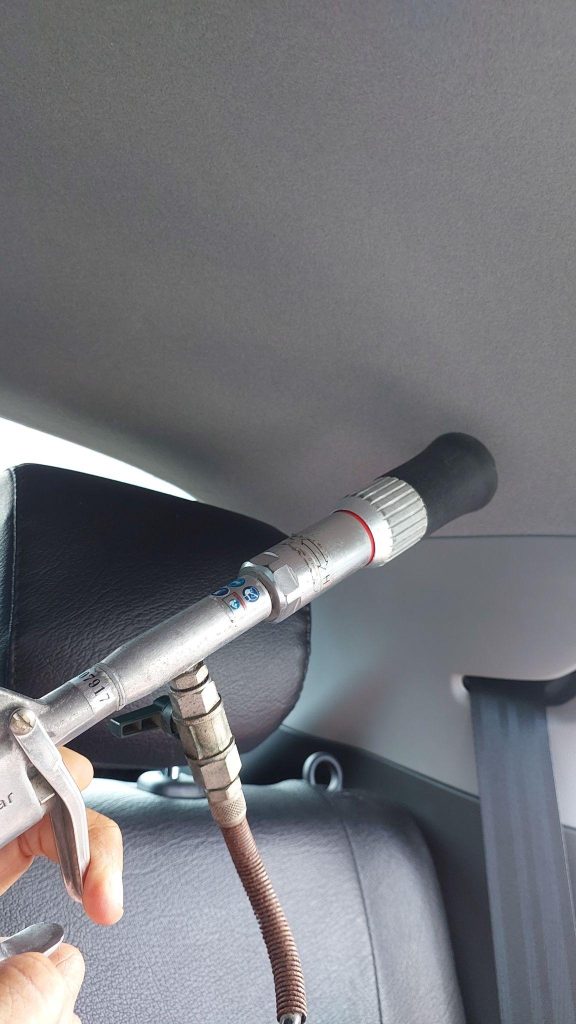 Alat semprot Tornado untuk pembersihan mendalam interior mobil dan bagian tekstil secara mandiri